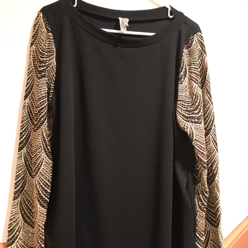 Moa dress with gold accented sleeves